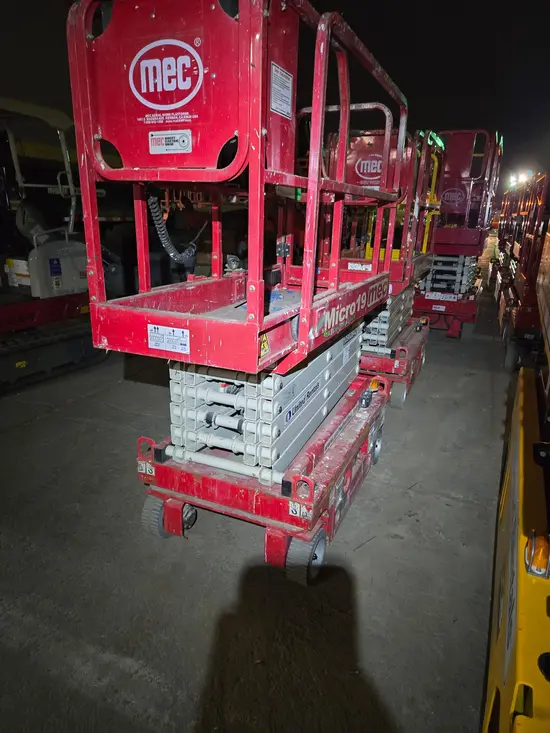 2019 MEC MICRO 19 Scissor Lift