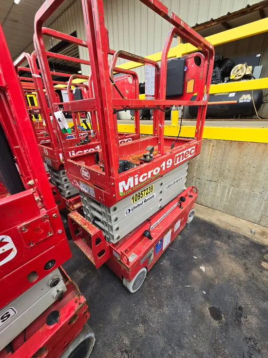 2019 MEC MICRO 19 Scissor Lift