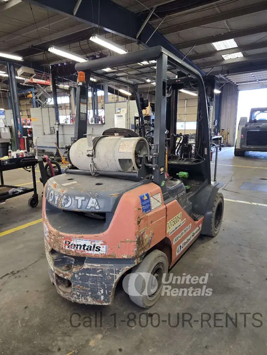 2018 Toyota 8FGU25 Warehouse Forklift