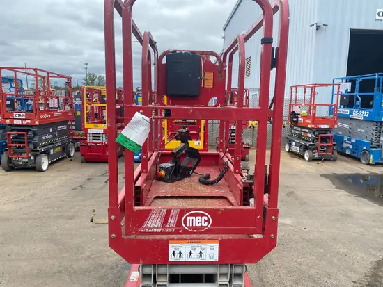 2019 MEC MICRO 19 Scissor Lift