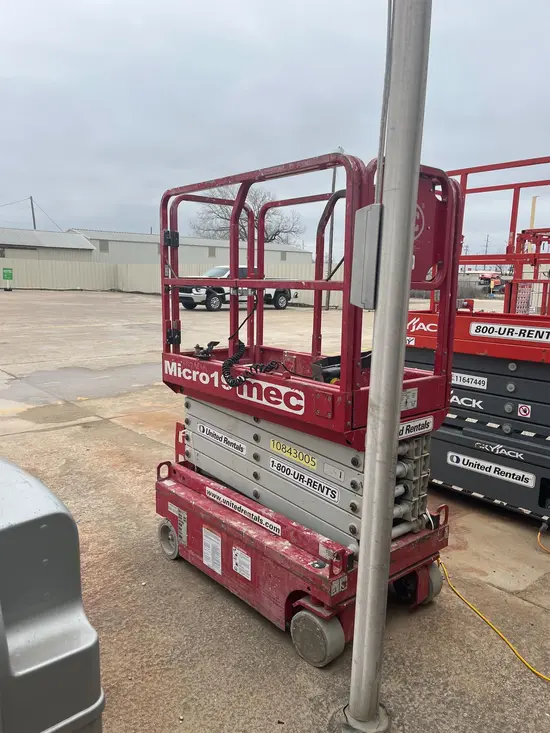 2018 MEC MICRO 19 Scissor Lift