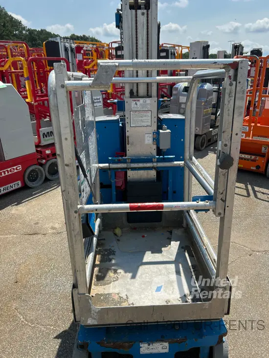2017 Genie GR-20 Self-Propelled One-Person Lift