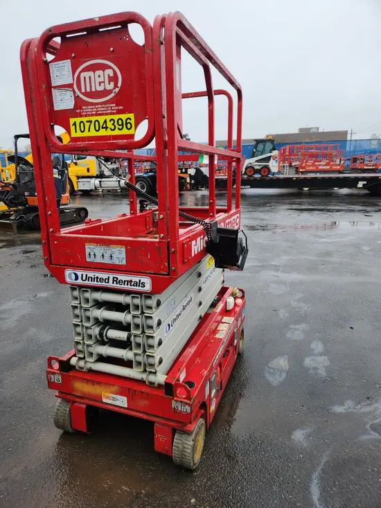 2017 MEC MICRO 19 Scissor Lift