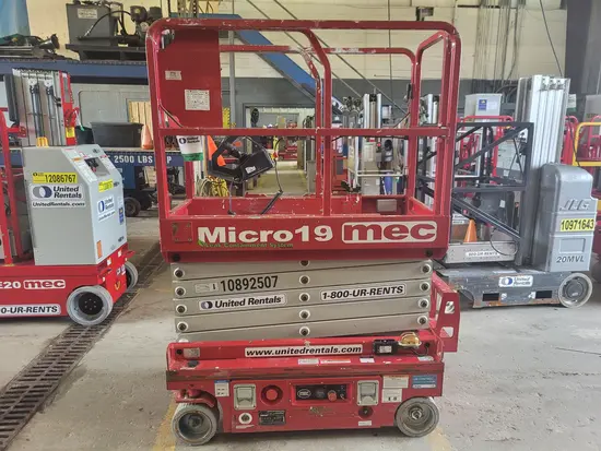 2019 MEC MICRO 19 Scissor Lift