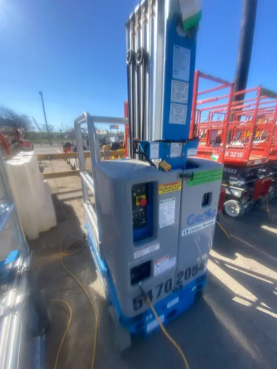 2018 Genie GR-20 Self-Propelled One-Person Lift