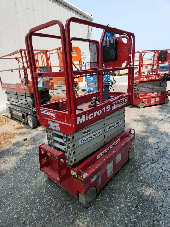 2018 MEC MICRO 19 Scissor Lift