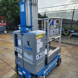 2018 Genie GR-20 Self-Propelled One-Person Lift