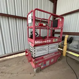 2019 MEC MICRO 19 Scissor Lift
