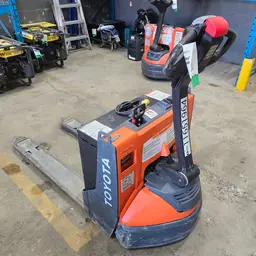 2023 Toyota 8HBW23 Jack