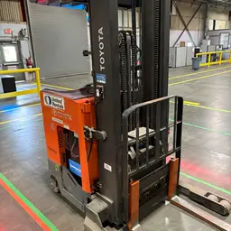 2018 Toyota 9BRU23 Warehouse Forklift