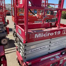 2018 MEC MICRO 19 Scissor Lift