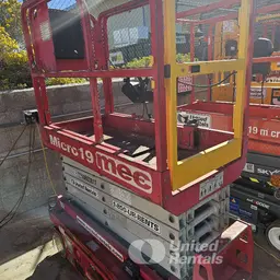 2018 MEC MICRO 19 Scissor Lift