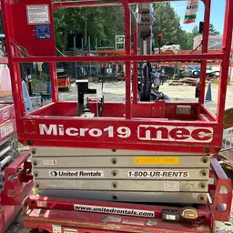 2018 MEC MICRO 19 Scissor Lift