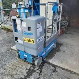 2018 Genie GR-12 Self-Propelled One-Person Lift