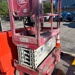 2018 MEC MICRO 19 Scissor Lift