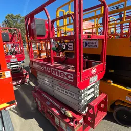 2018 MEC MICRO 19 Scissor Lift