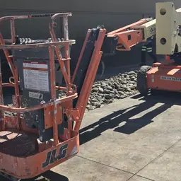 2015 JLG E400AJPN Articulating Boom Lift