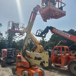 2017 JLG E400AJPN Articulating Boom Lift