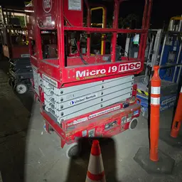 2019 MEC MICRO 19 Scissor Lift