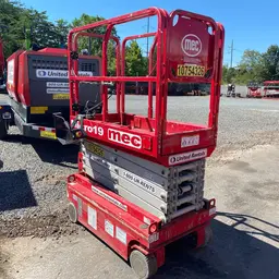 2018 MEC MICRO 19 Scissor Lift
