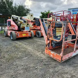 2013 JLG E400AJP Articulating Boom Lift