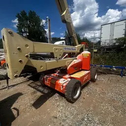 2013 JLG E450AJ Articulating Boom Lift
