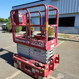 2018 MEC MICRO 19 Scissor Lift