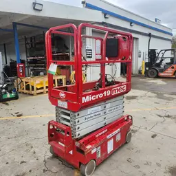 2018 MEC MICRO 19 Scissor Lift