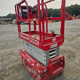 2018 MEC MICRO 19 Scissor Lift