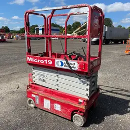 2018 MEC MICRO 19 Scissor Lift