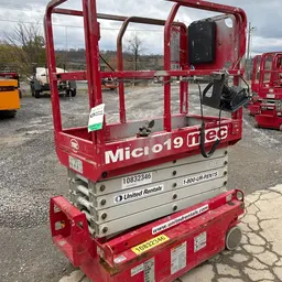 2018 MEC MICRO 19 Scissor Lift