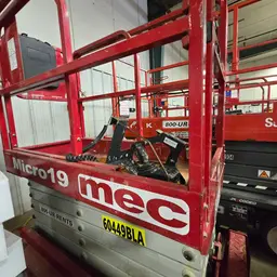 2018 MEC MICRO 19 Scissor Lift