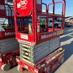 2018 MEC MICRO 19 Scissor Lift
